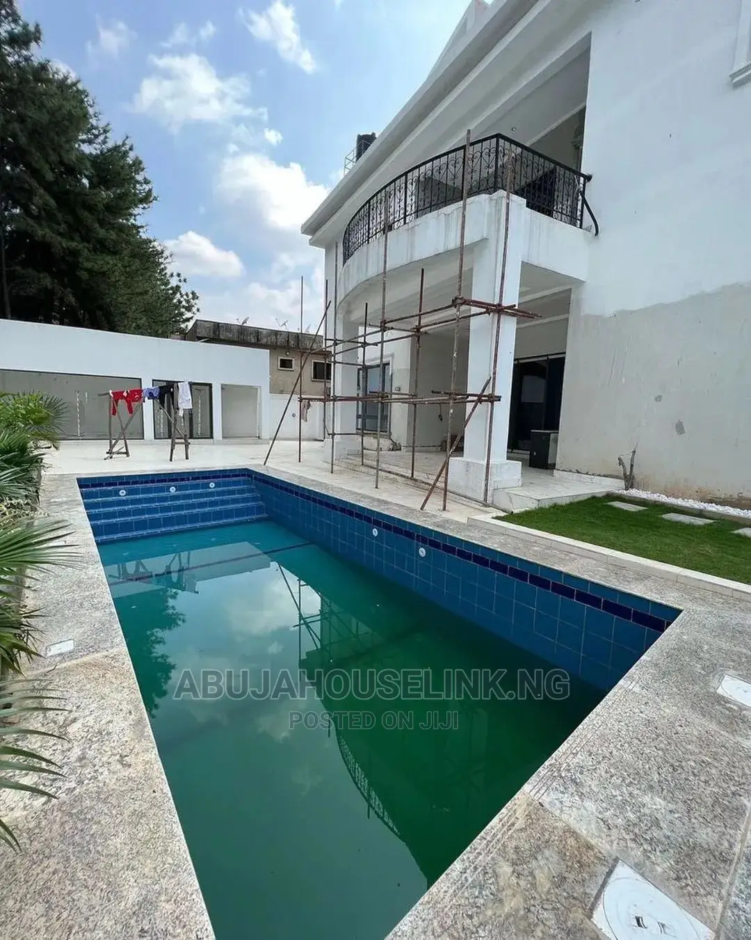 10bdrm Mansion in Asokoro Main for sale