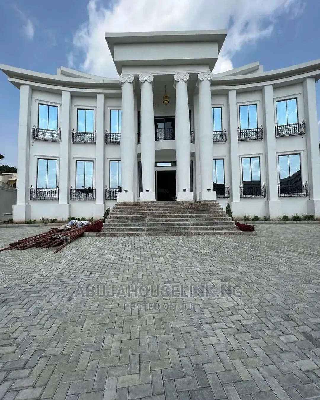 10bdrm Mansion in Asokoro Main for sale