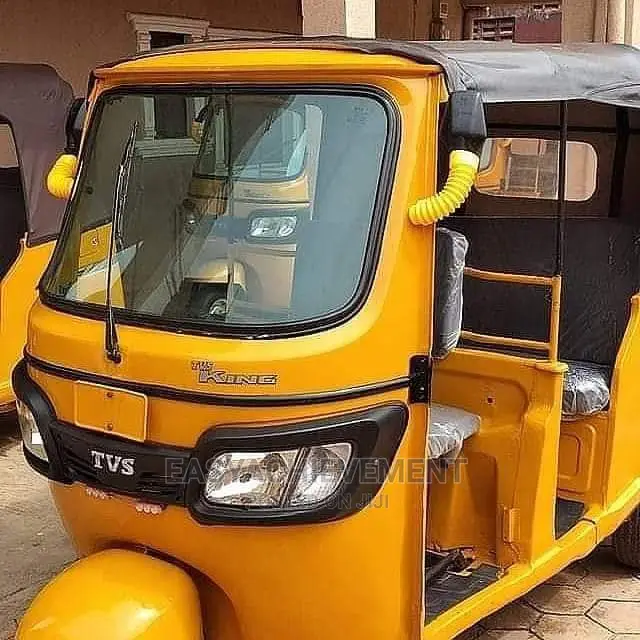 Bajaj RE 2021 Beige