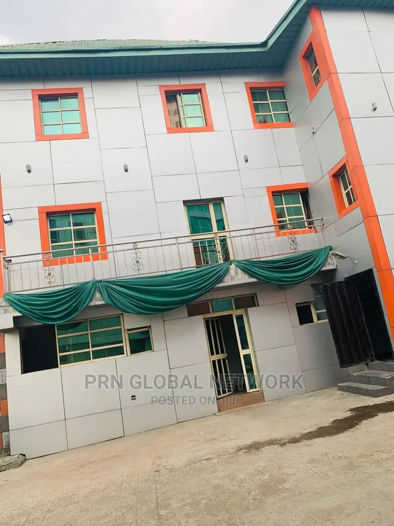 30 Rooms Hotel