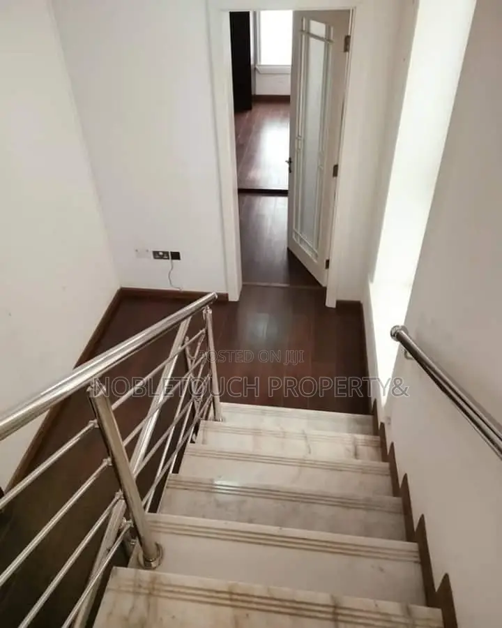 3bdrm Block of Flats in Ajao Estate Lagos for sale