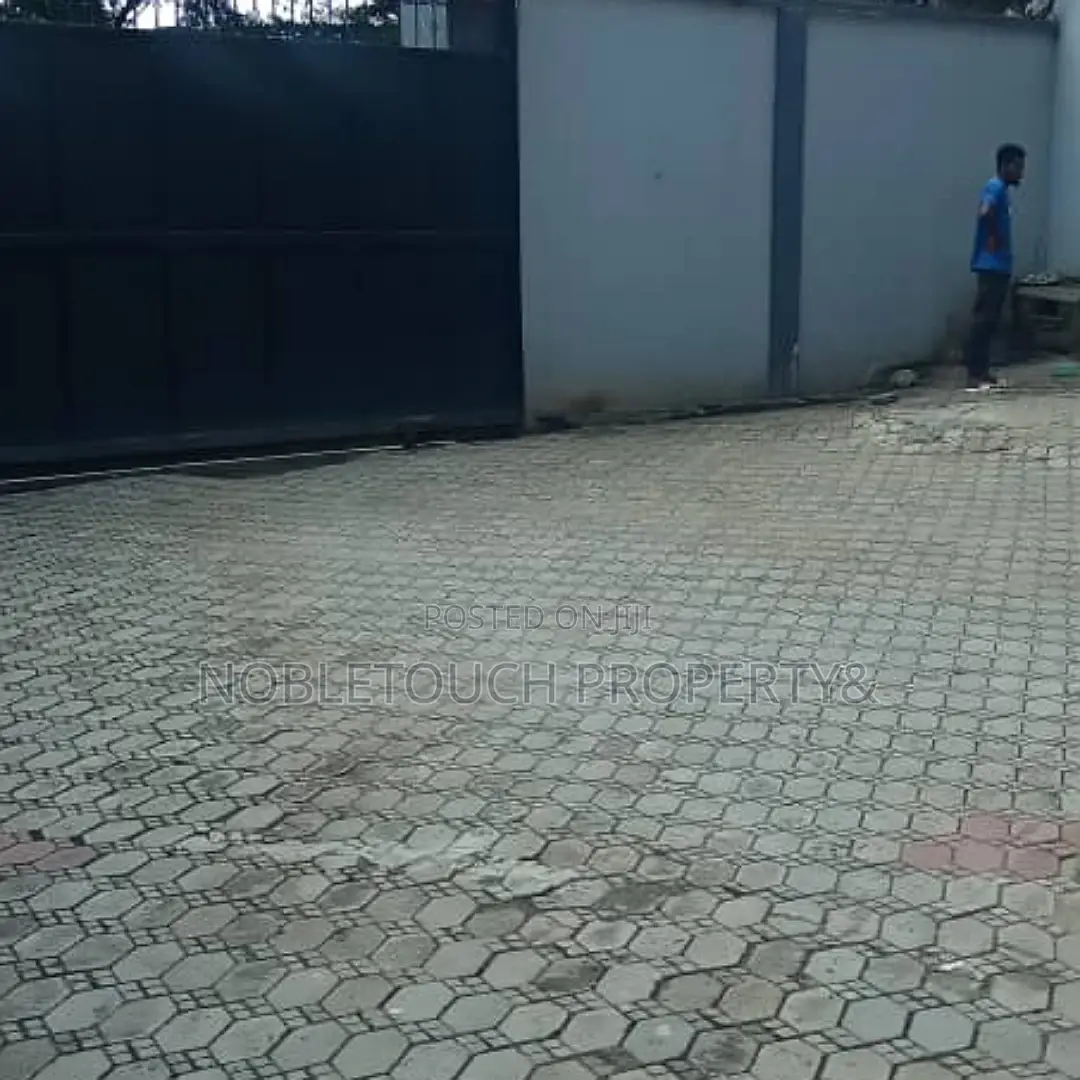 3bdrm Block of Flats in Ajao Estate Lagos for sale