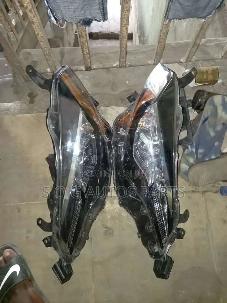 Headlamp Toyota Corolla 2018