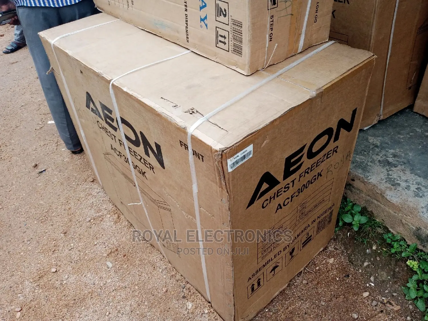 World Best Aeon Chest Freezer (300GK) Silver