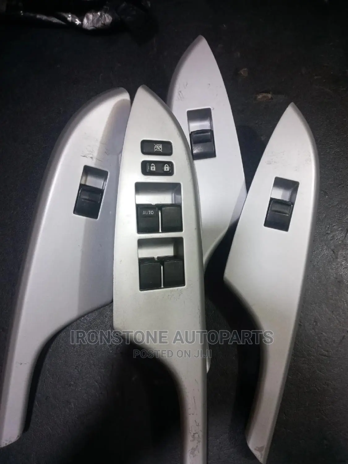 Power Window Switch / Button - Corolla 2010/12