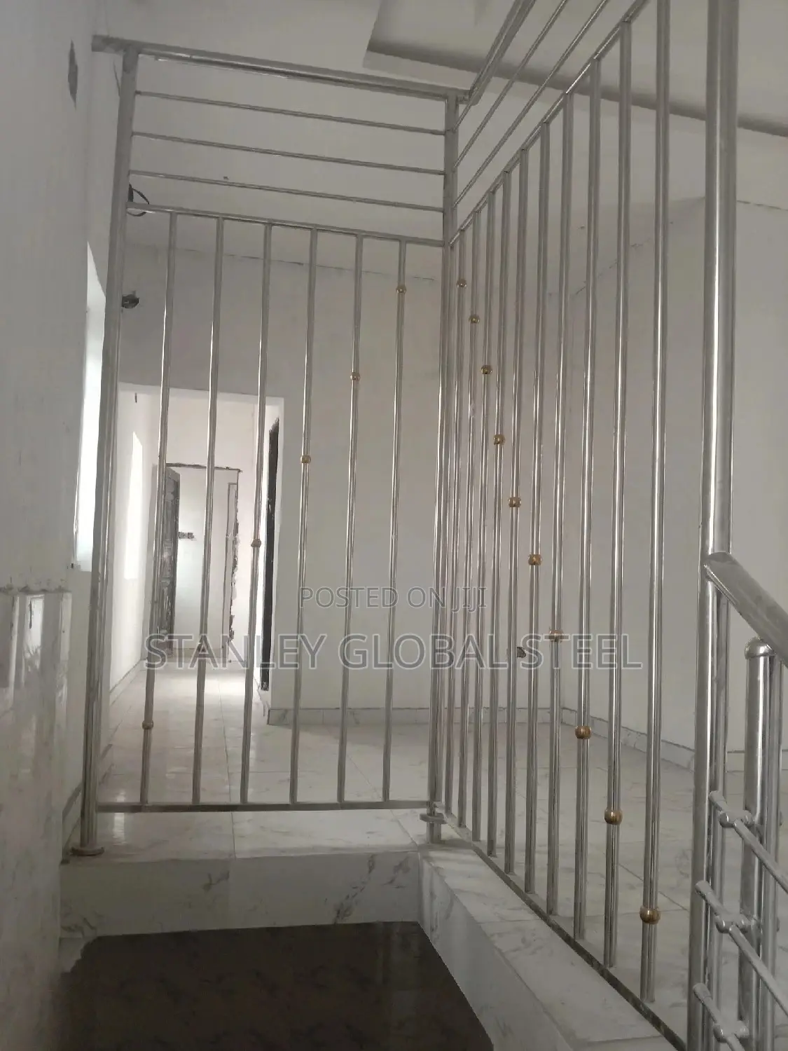 Stainless Bulgary Rails