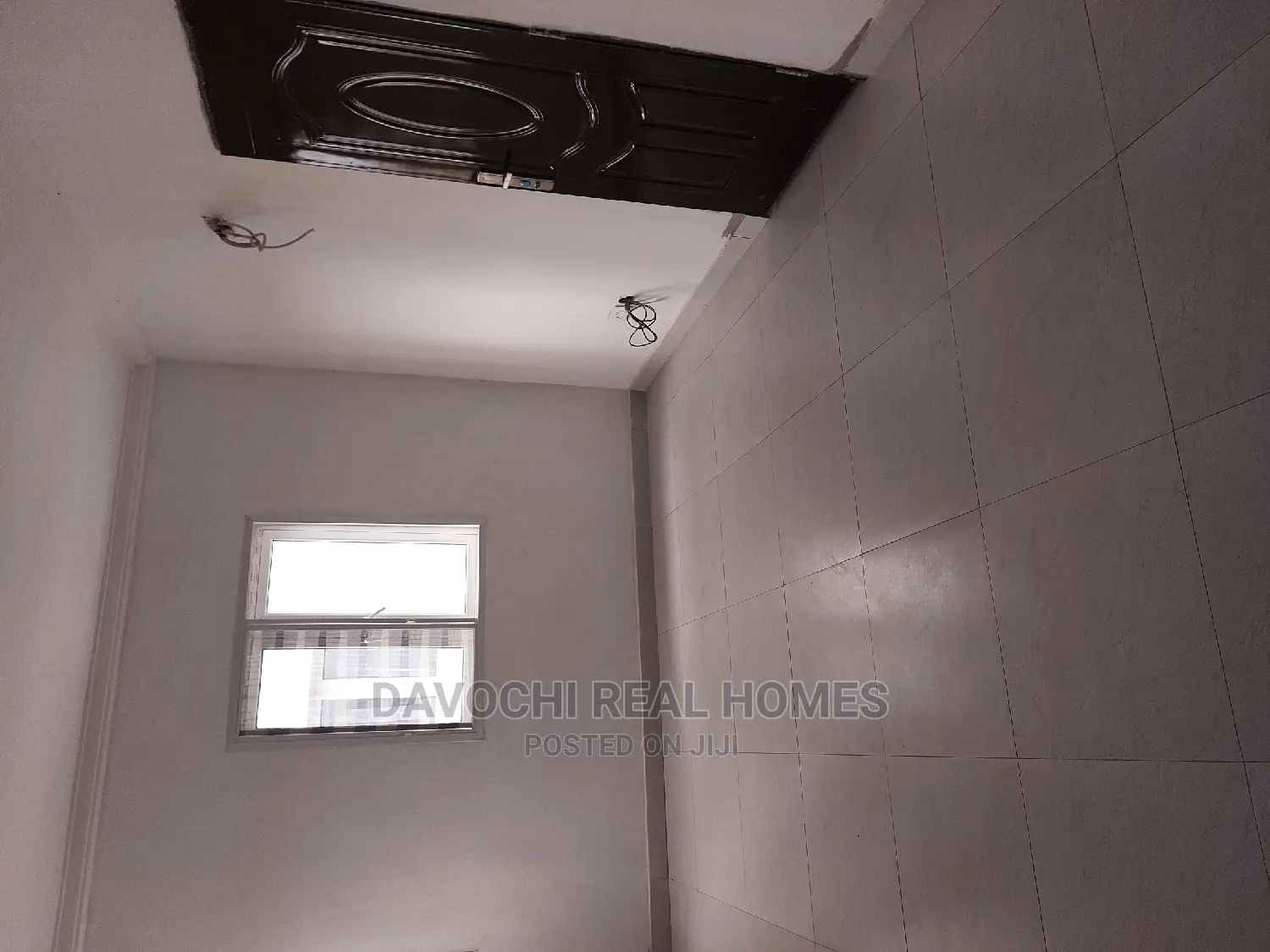 3bdrm Block of Flats in Orchid Road, Chevron for rent
