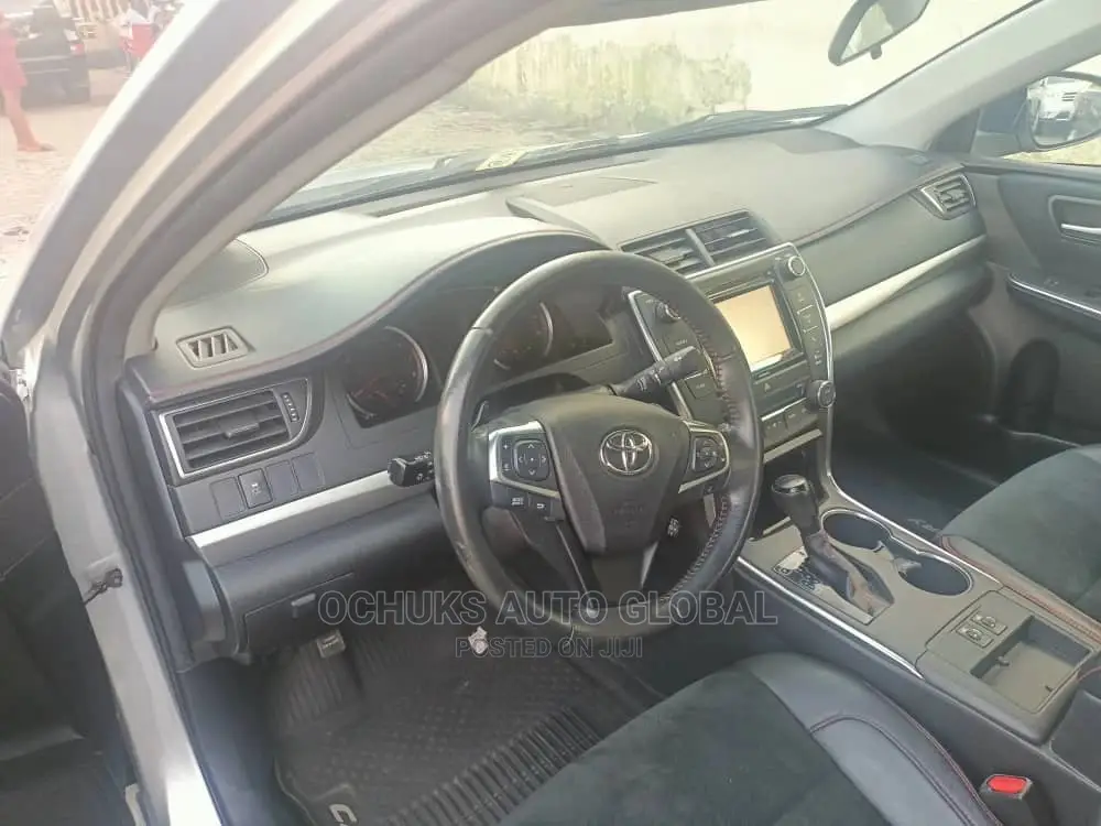 Toyota Camry 2016 Silver