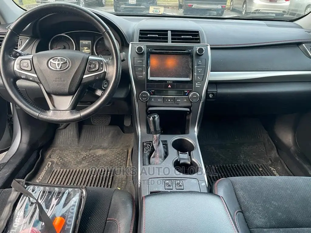 Toyota Camry 2016 Silver