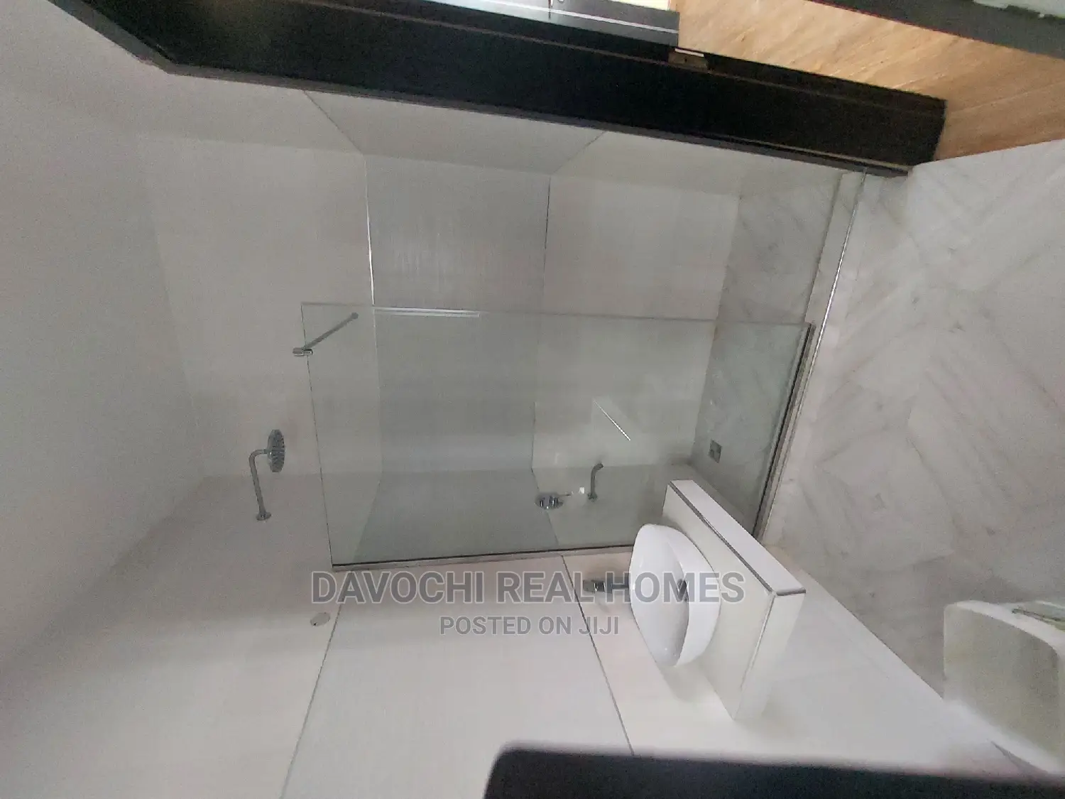 3bdrm Duplex in Megamond Estate, Ikota for rent