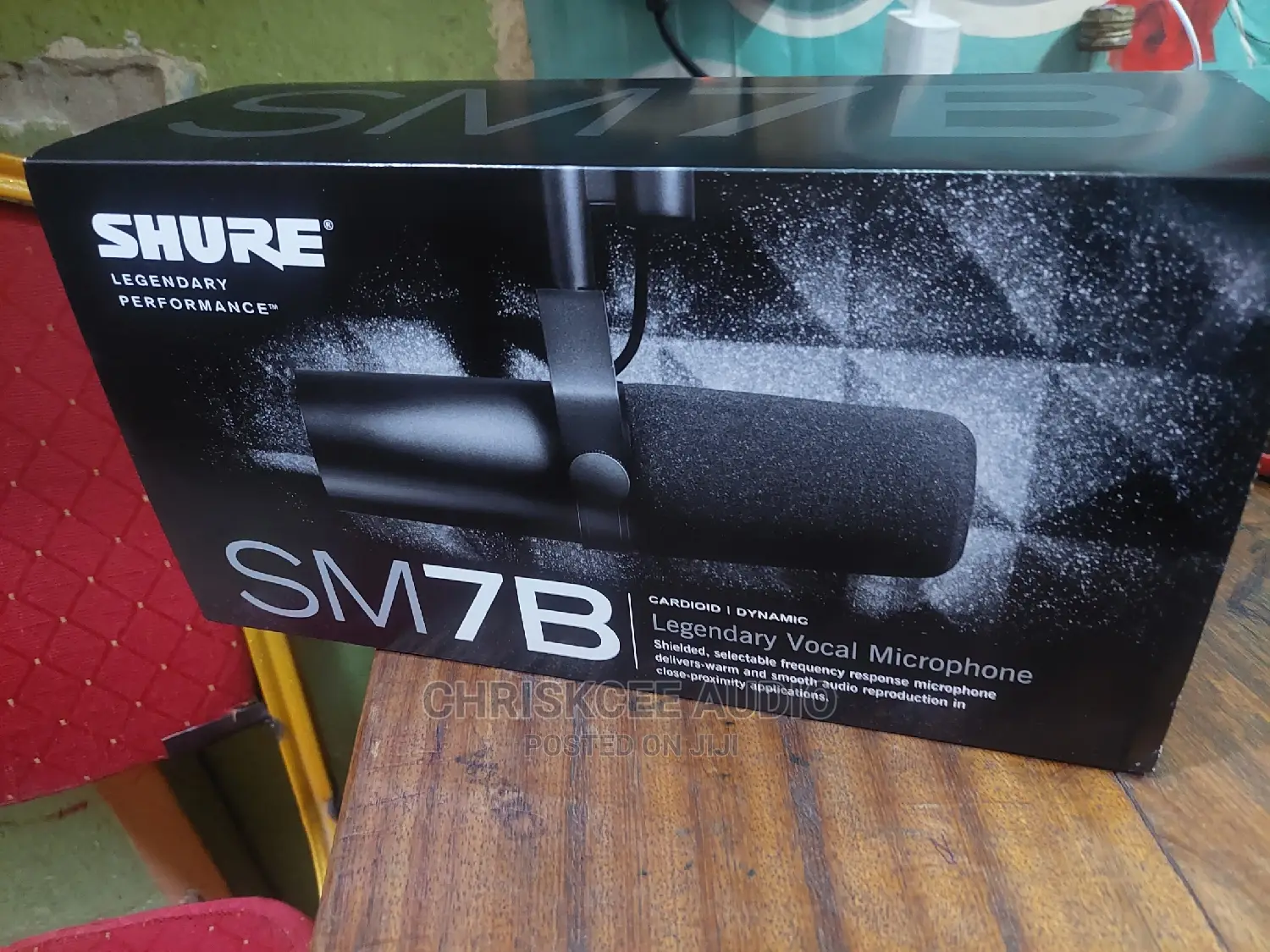 SHURE SM7B Legendary Microphone