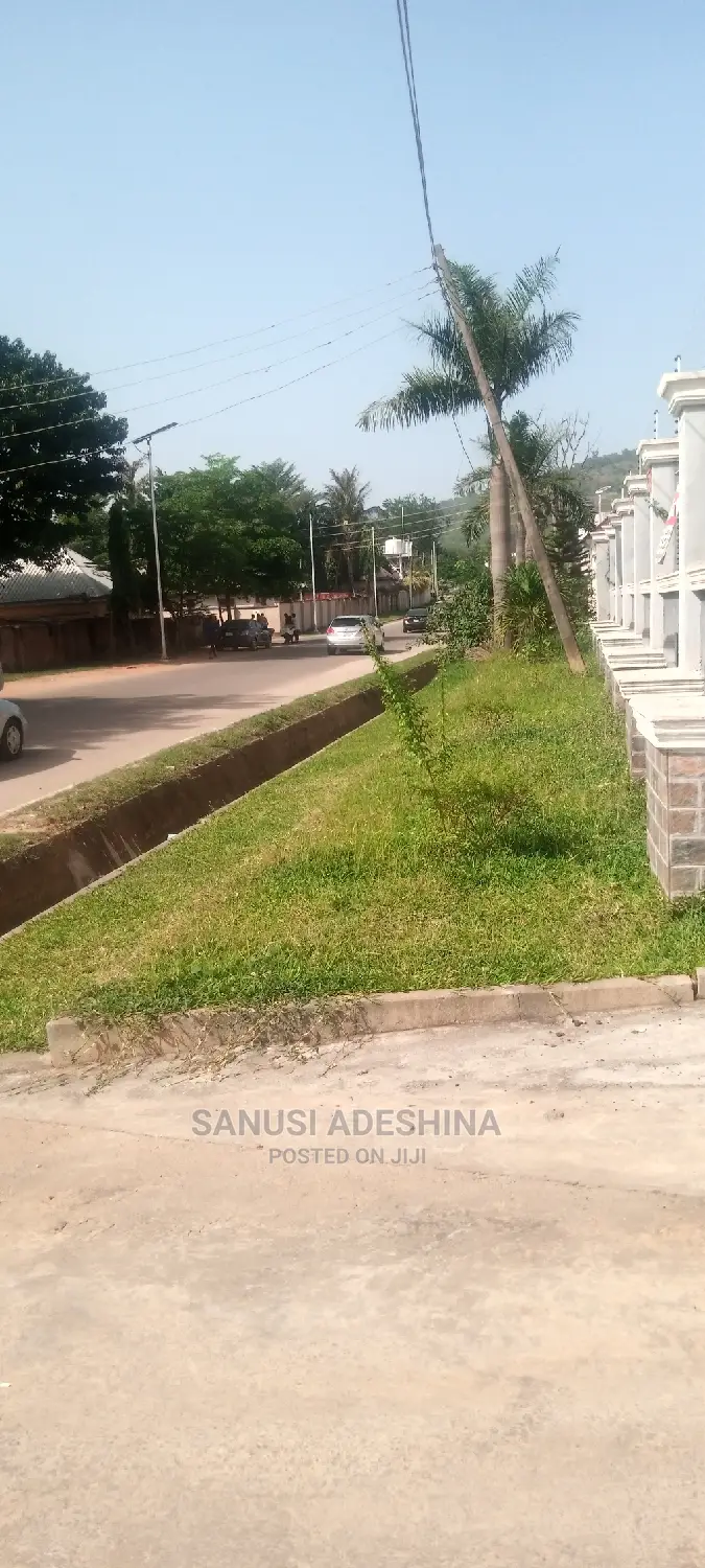 5bdrm Duplex in Life Camp Fct Abuja for sale
