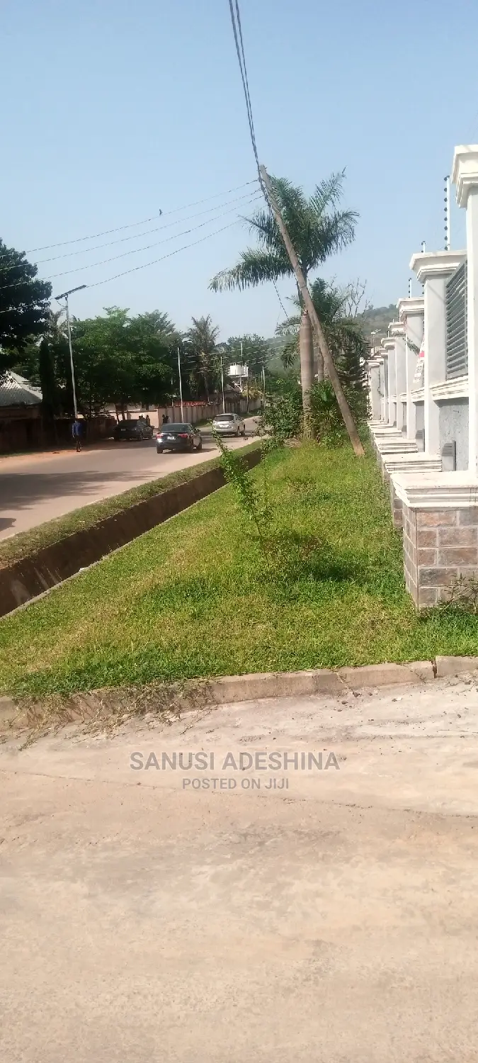 5bdrm Duplex in Life Camp Fct Abuja for sale