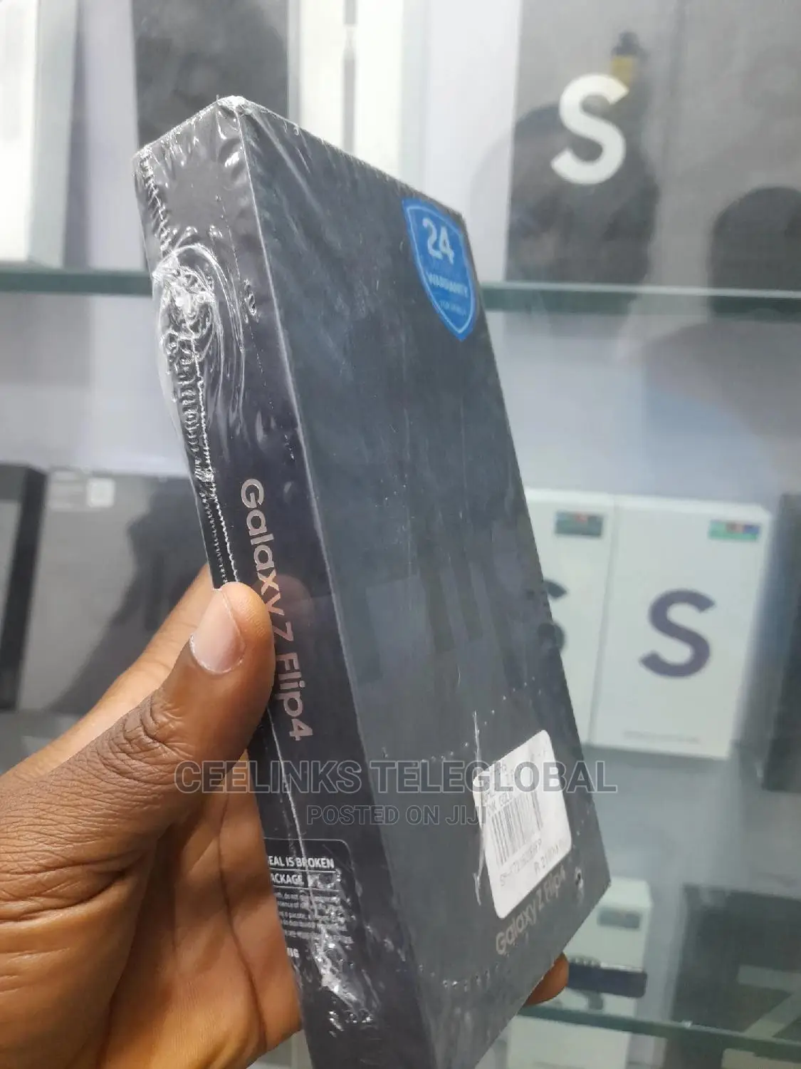 New Samsung Galaxy Z Flip4 256 GB Gold