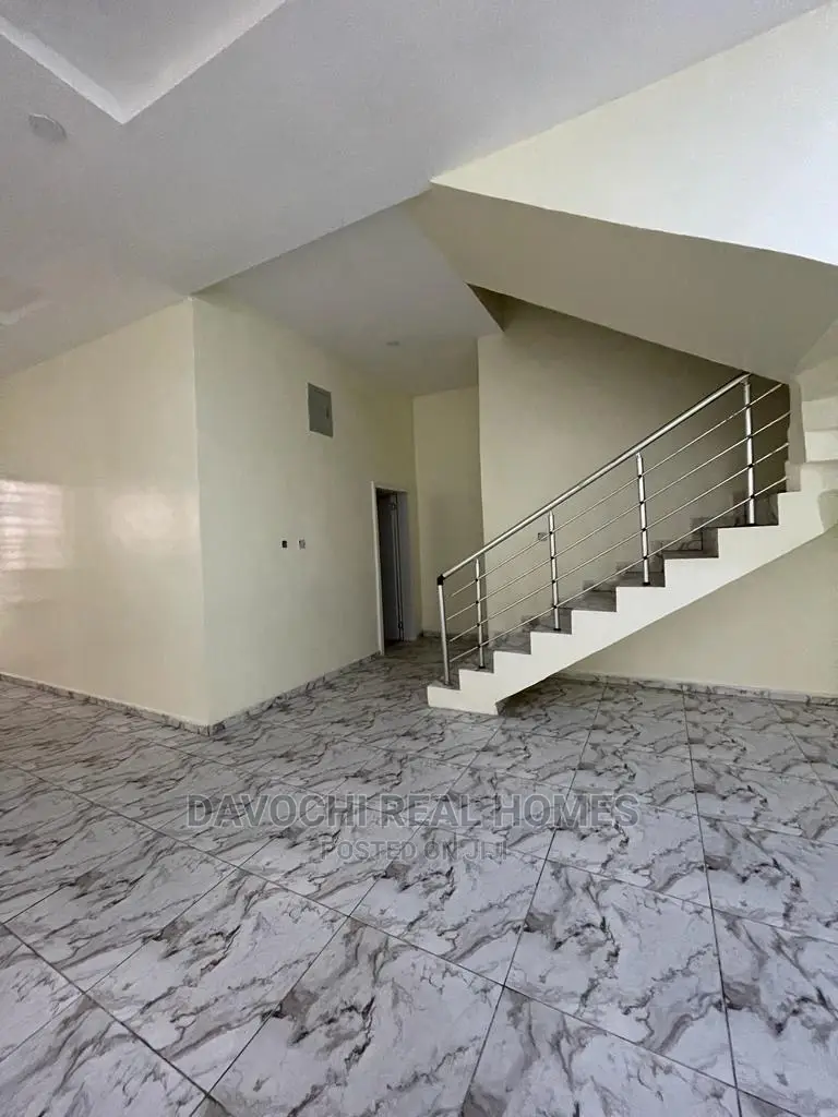 4bdrm Duplex in Ologolo Estate, Lekki for rent