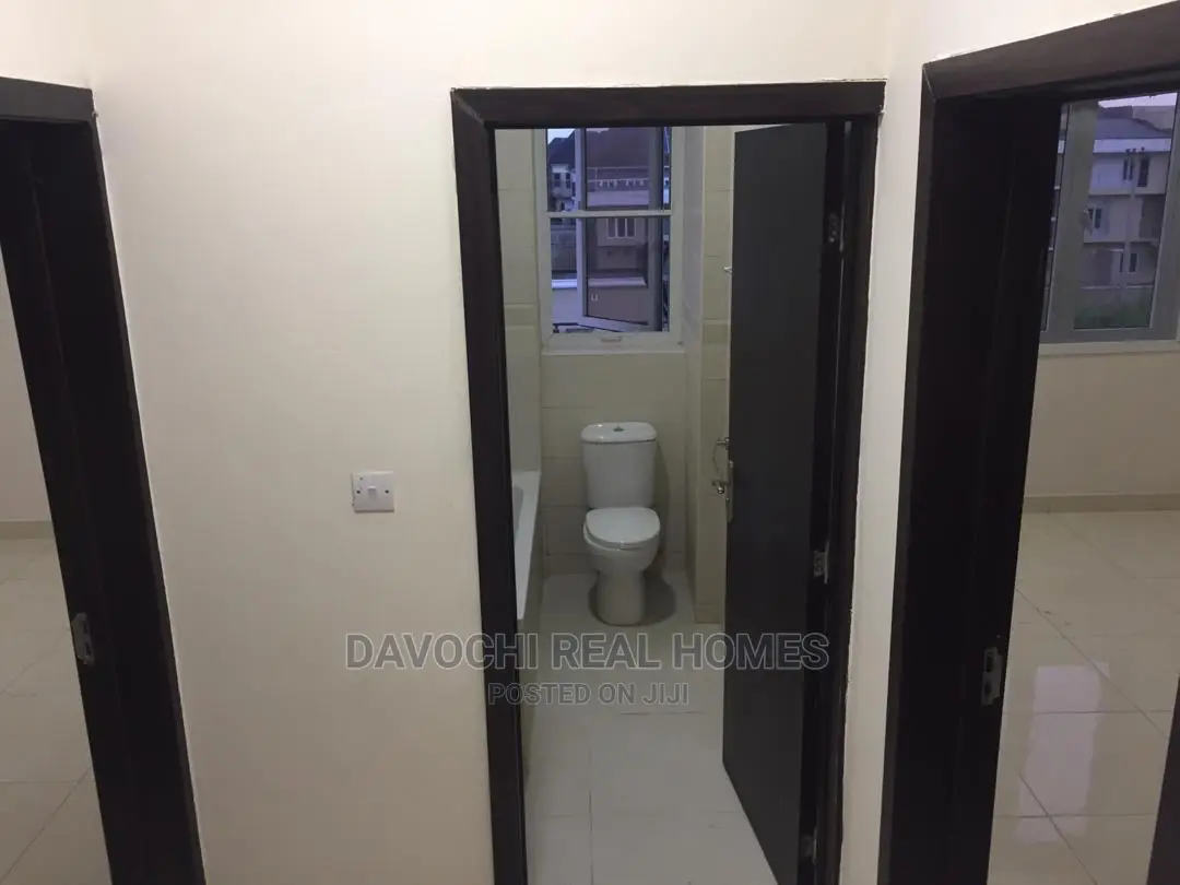 3bdrm Block of Flats in Lekki Ikate for rent