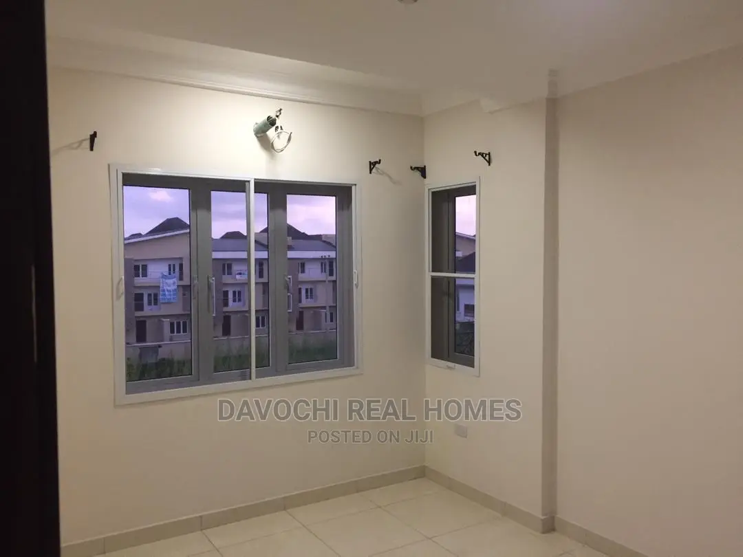 3bdrm Block of Flats in Lekki Ikate for rent