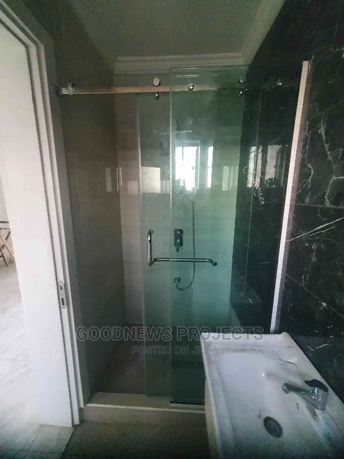 Frameless Sliding Shower Bath