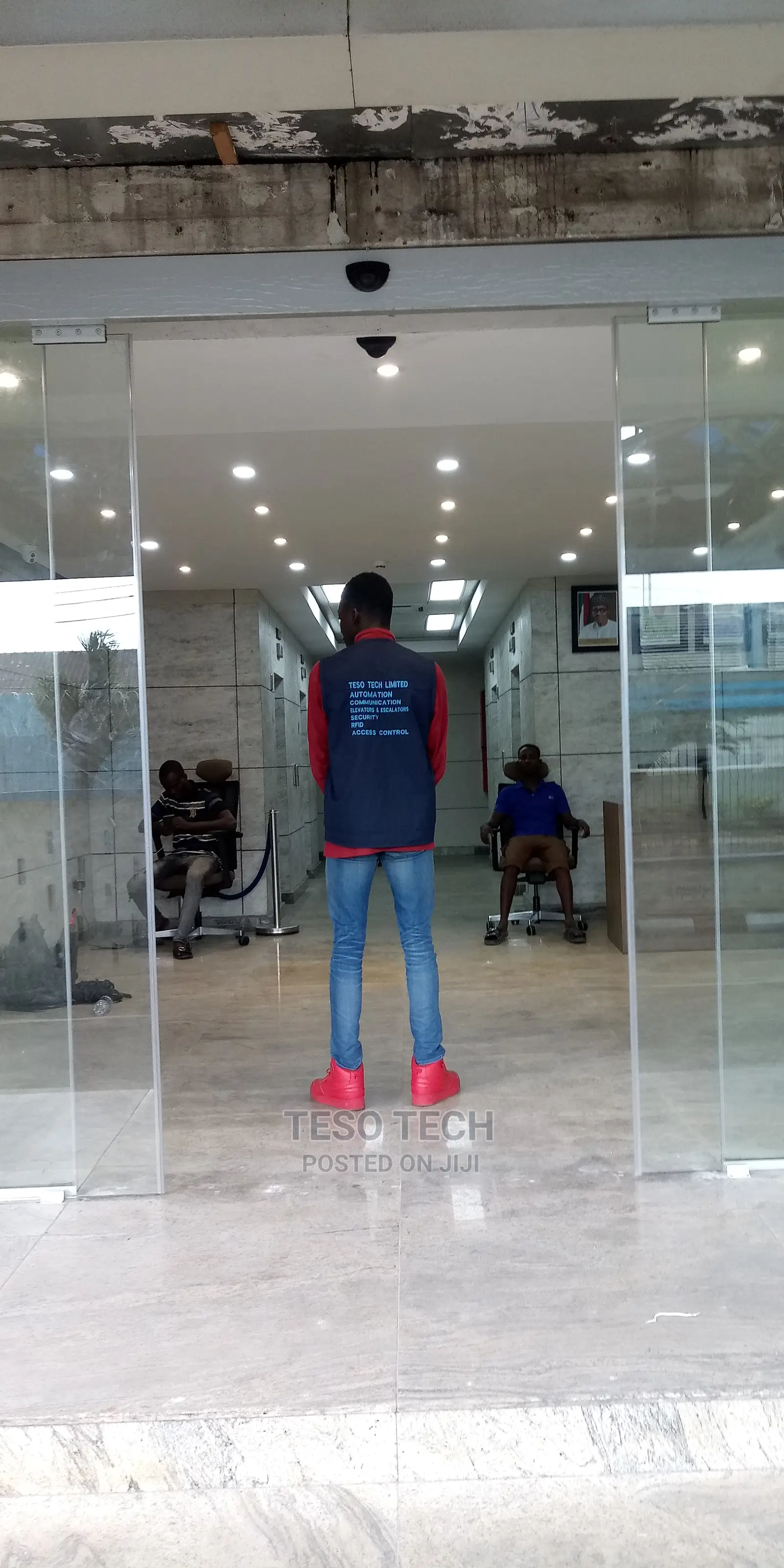 Straight Sliding Door System In Lagos