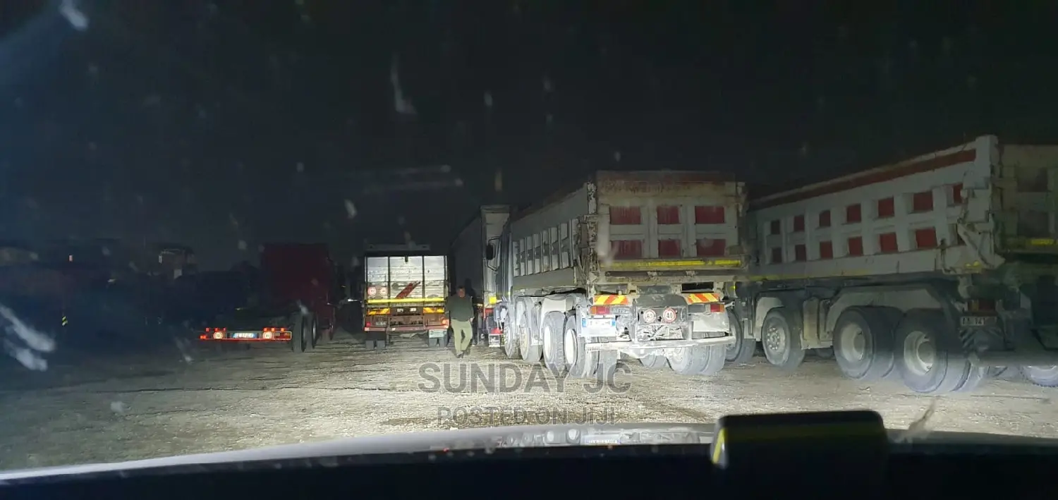 Tokunbo 40tons Astra IVECO Twelve Tyres Dump Truck