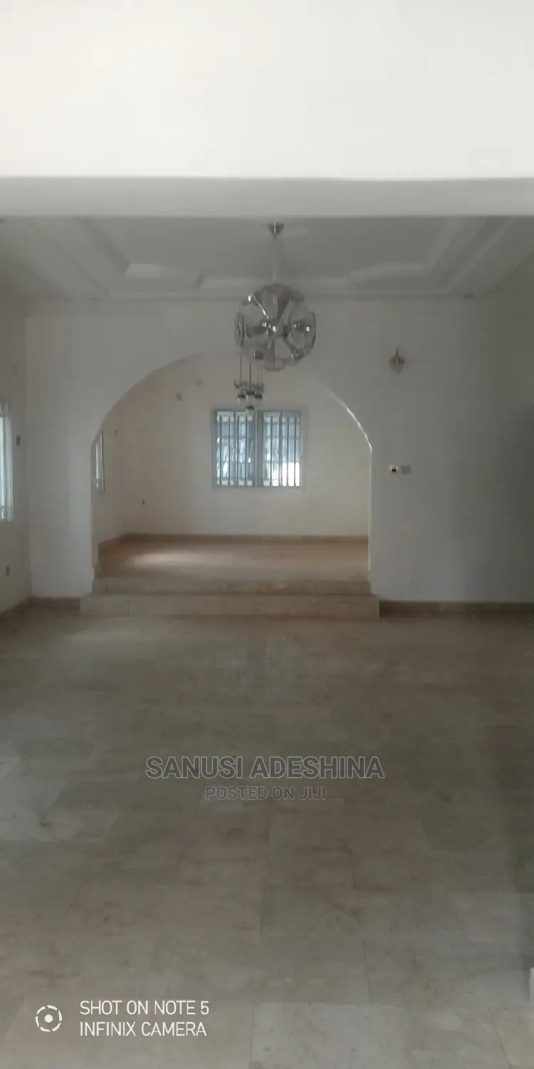 3bdrm Block of Flats in Guzape Close To Coza for rent