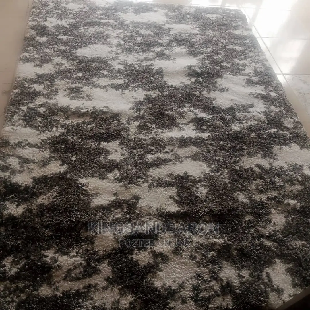 5x7fts Gray/Cream Shaggy Premium America Center Rug.