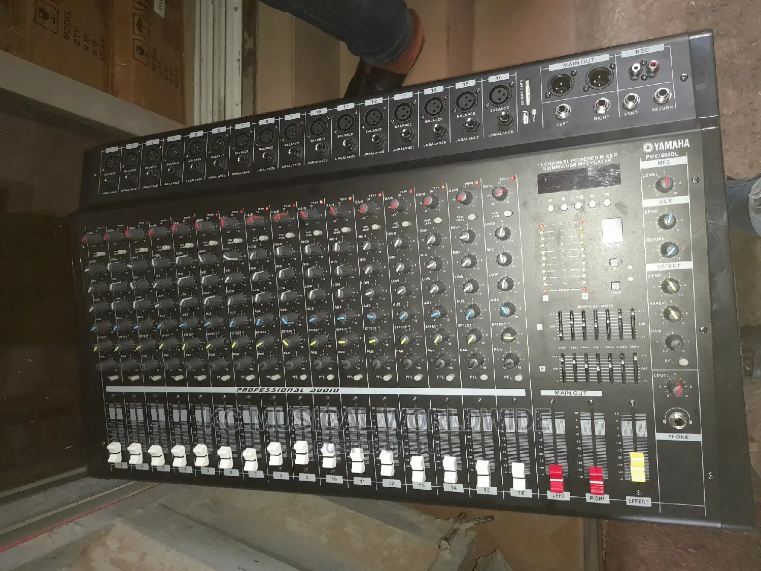 Yamaha Powered Mixer 16ch