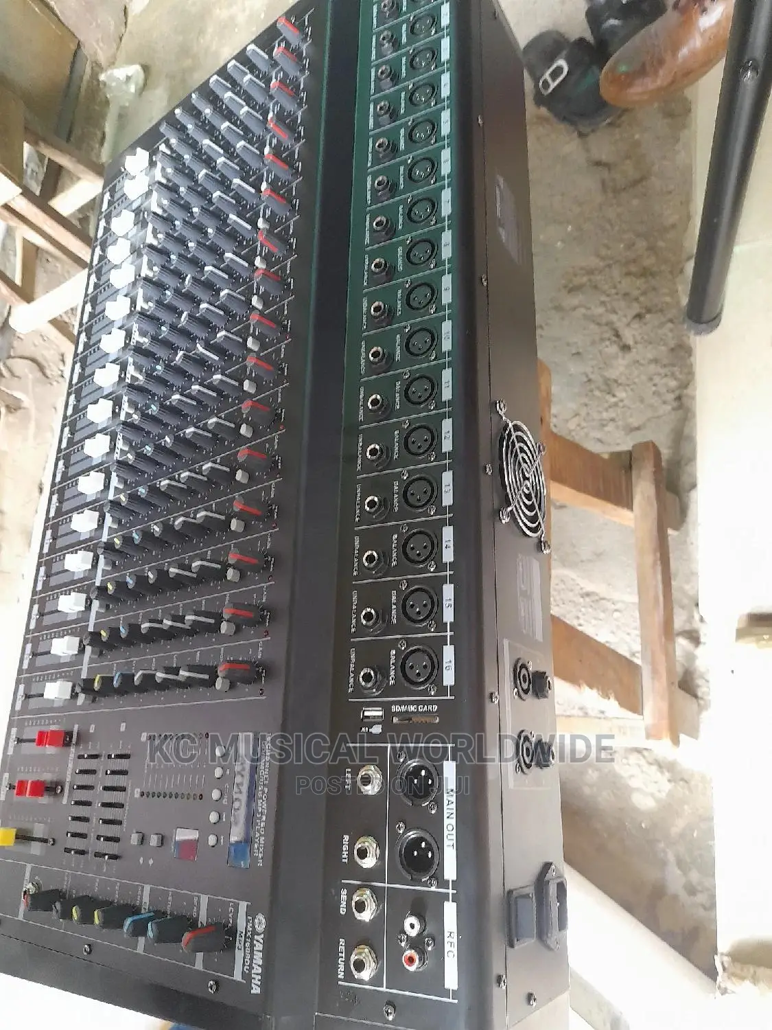 Yamaha Powered Mixer 16ch