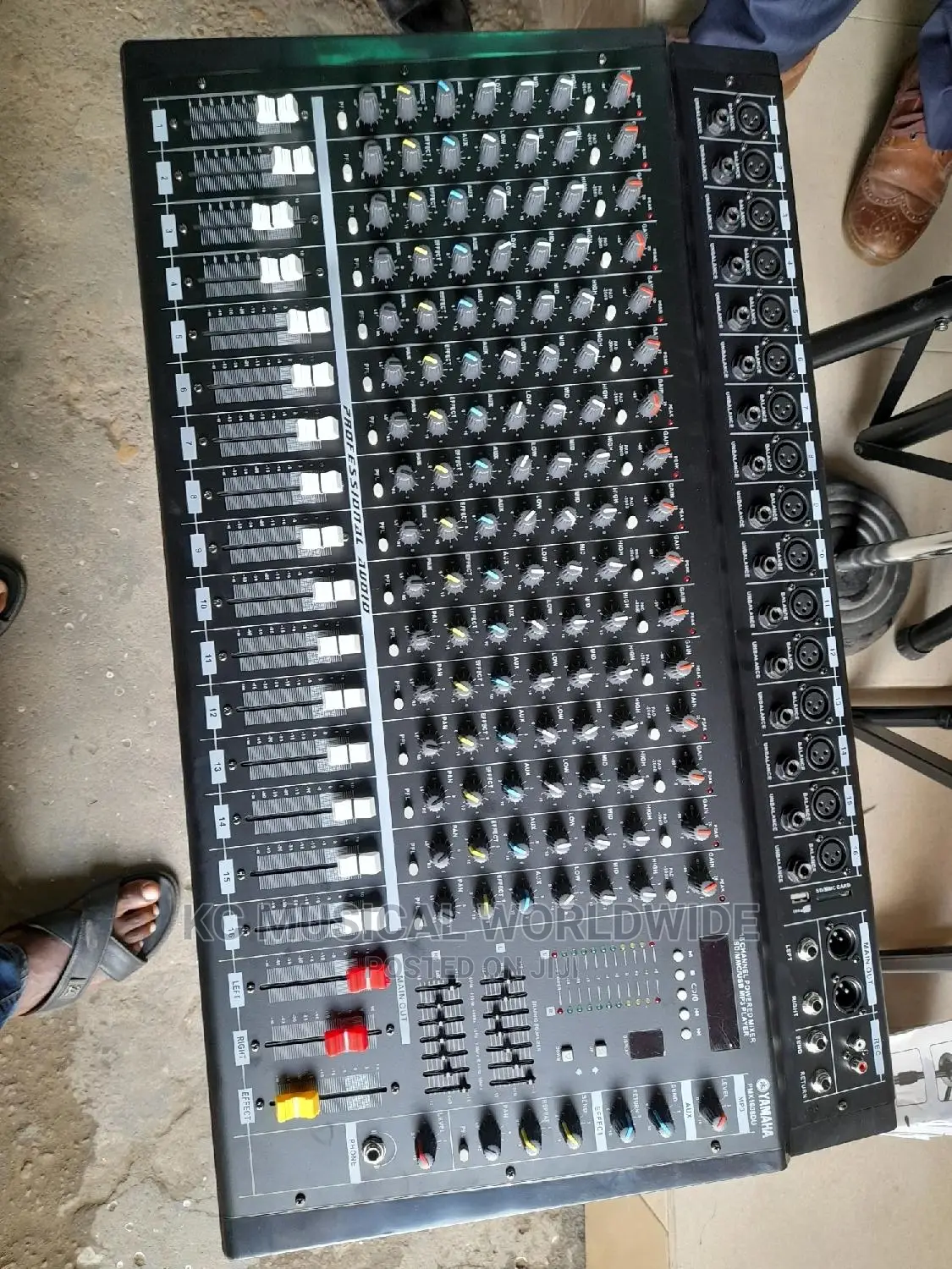 Yamaha Powered Mixer 16ch