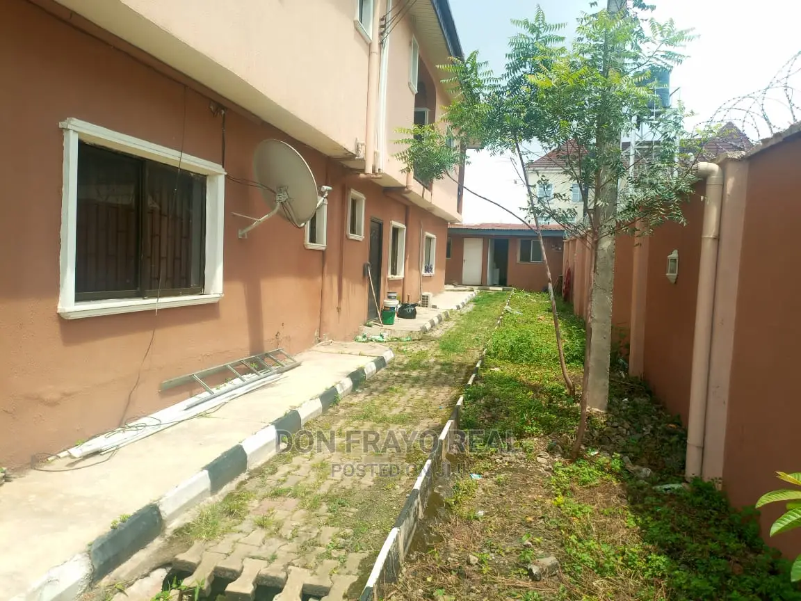 8bdrm Duplex in Kobiowu Estate, Iyanganku for sale
