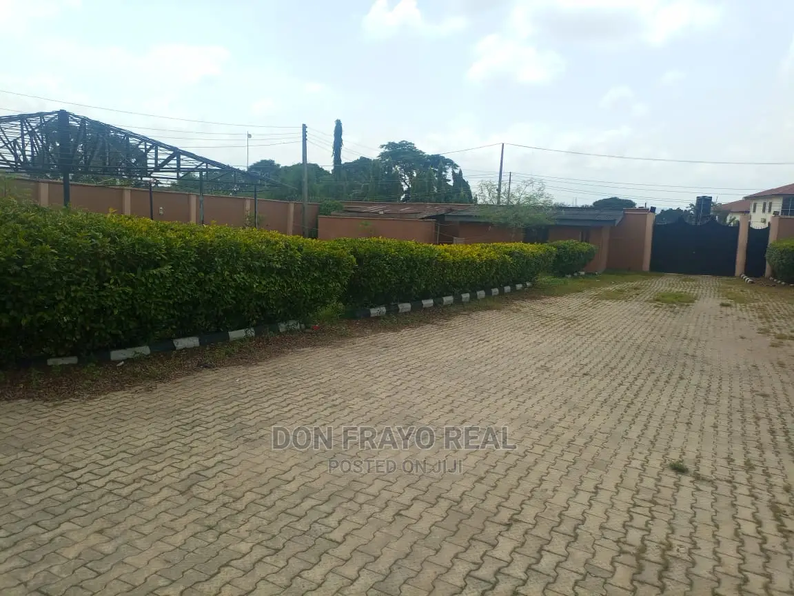 8bdrm Duplex in Kobiowu Estate, Iyanganku for sale