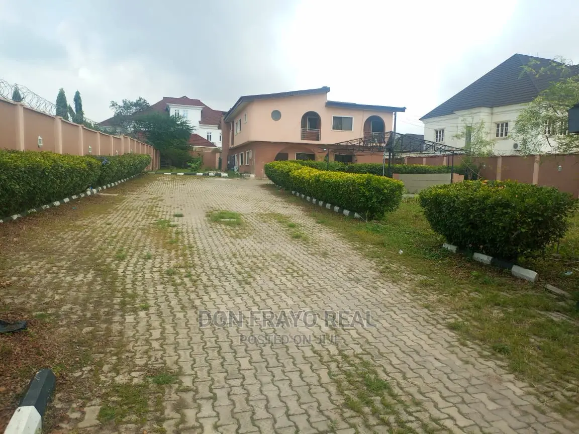 8bdrm Duplex in Kobiowu Estate, Iyanganku for sale