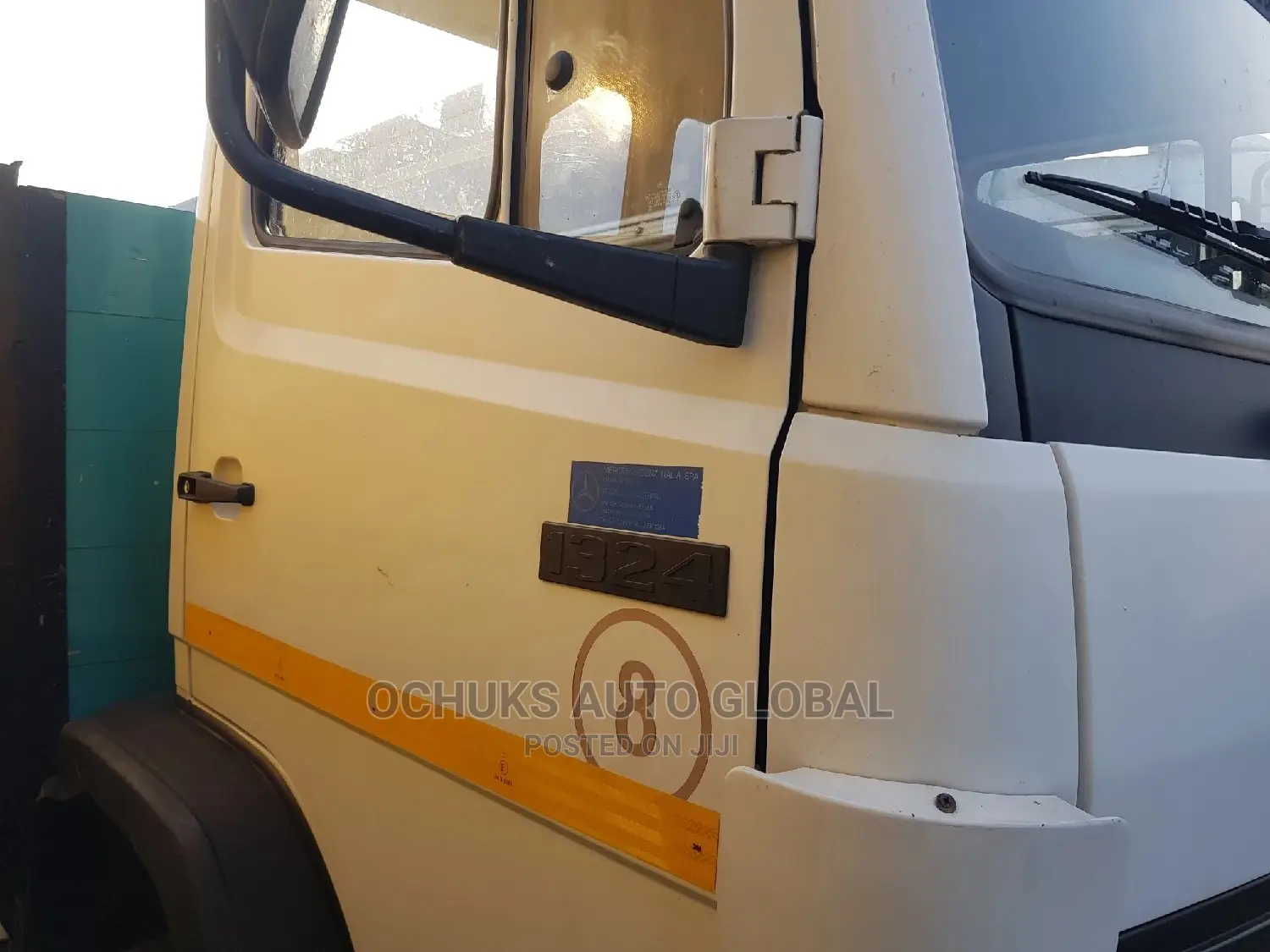 M/Benz Truck 1325 Model 8bolits 6tyers