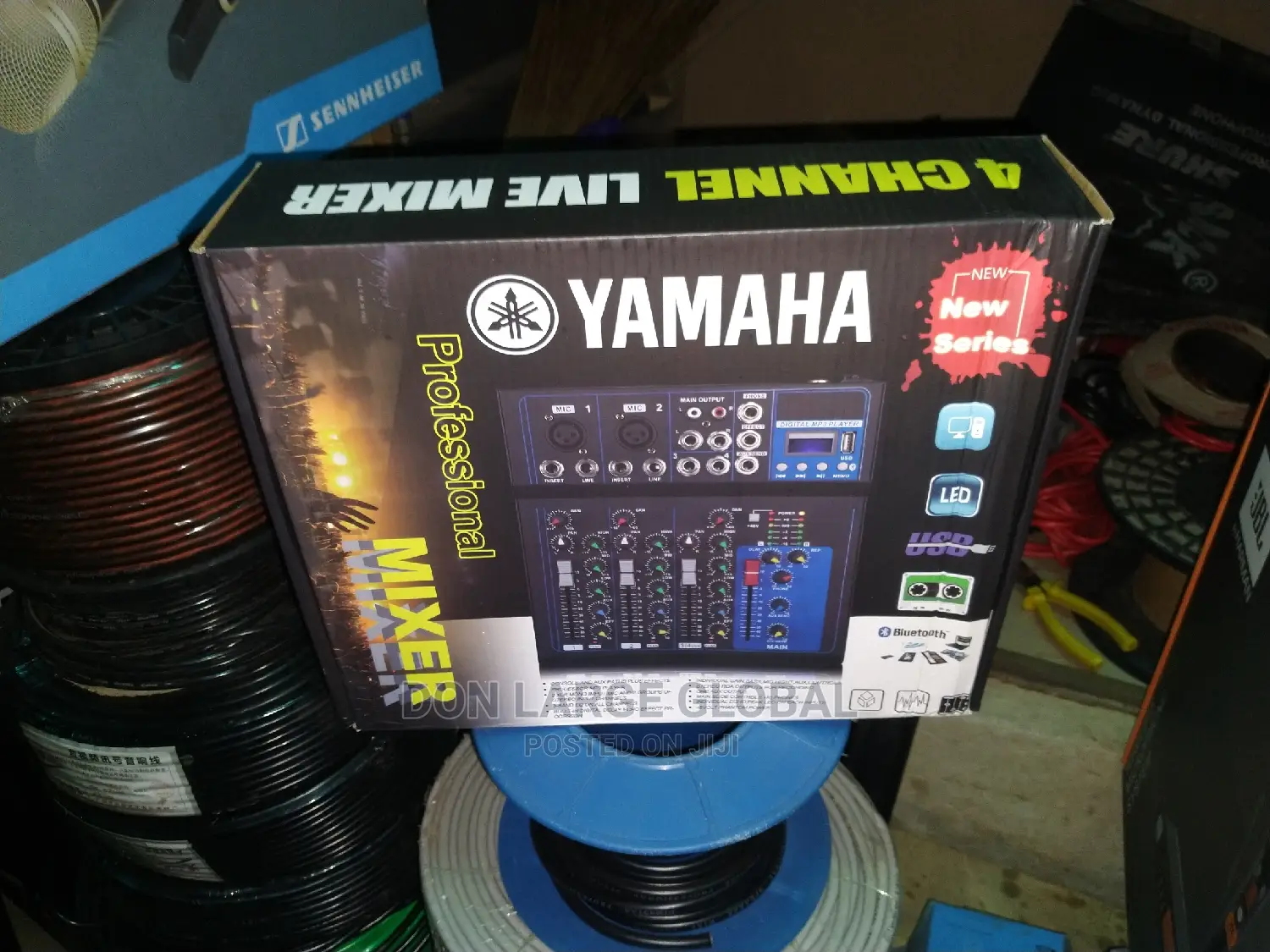 Yamaha Professional 4 Channel Mixer