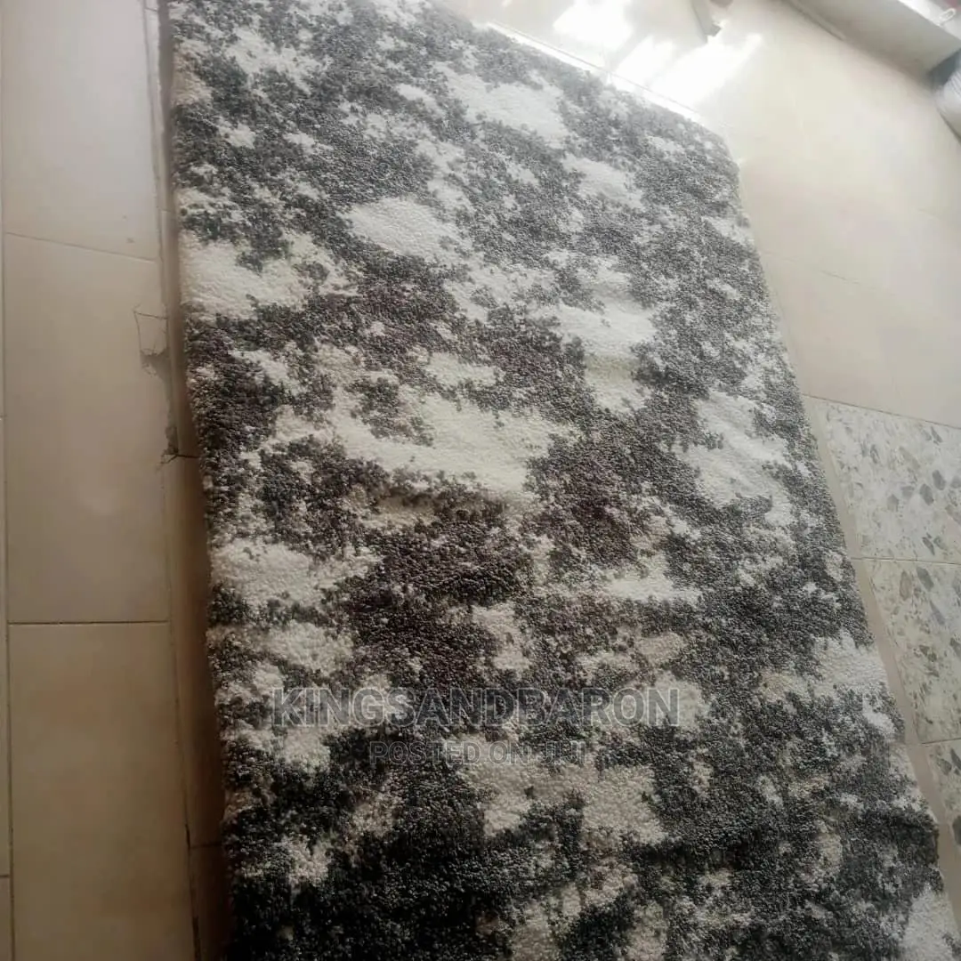 5x7fts Gray/Cream Shaggy Premium America Center Rug.