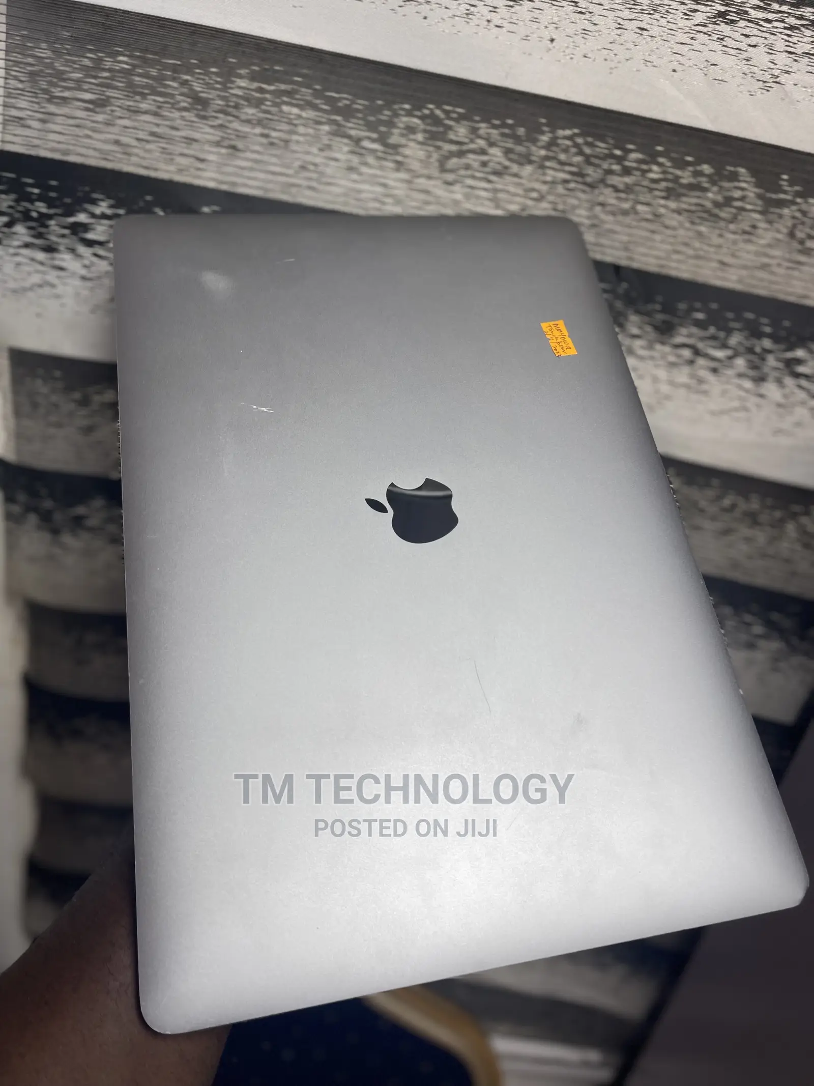 Macbook Pro 2018/19 15inch Follow Come Screen