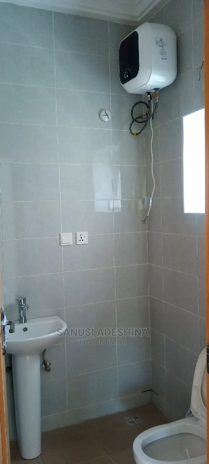 2bdrm Block of Flats in Jahi By Peace for sale