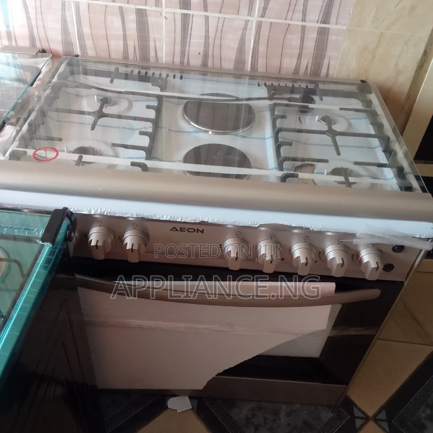Aeon 4 Gas + 2 Hot Electric Cooker