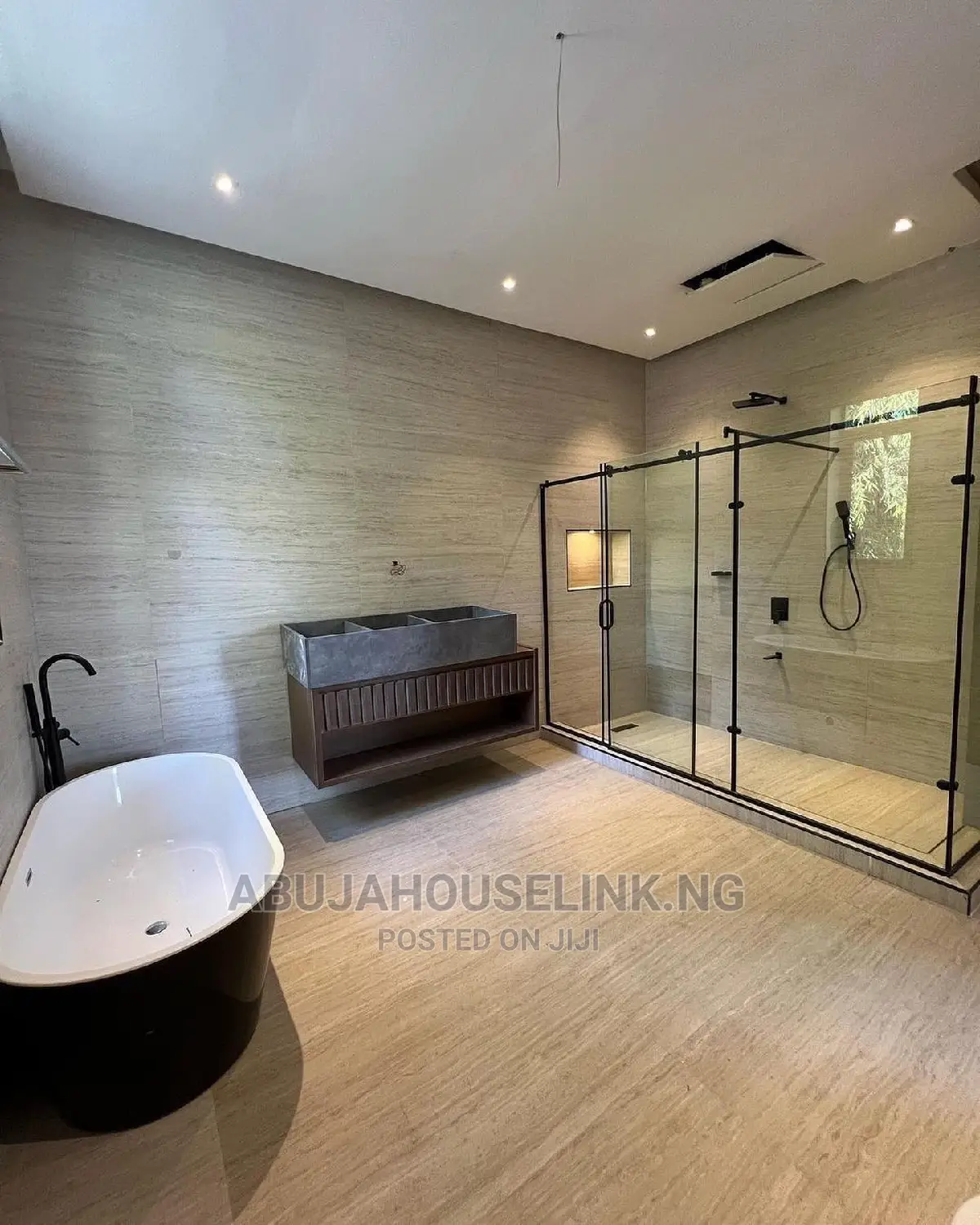 8bdrm Mansion in Asokoro Main for sale