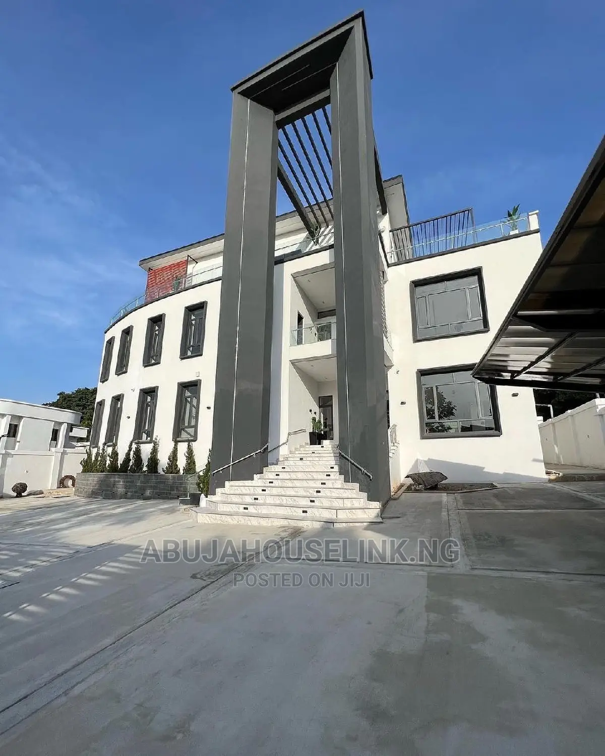 8bdrm Mansion in Asokoro Main for sale
