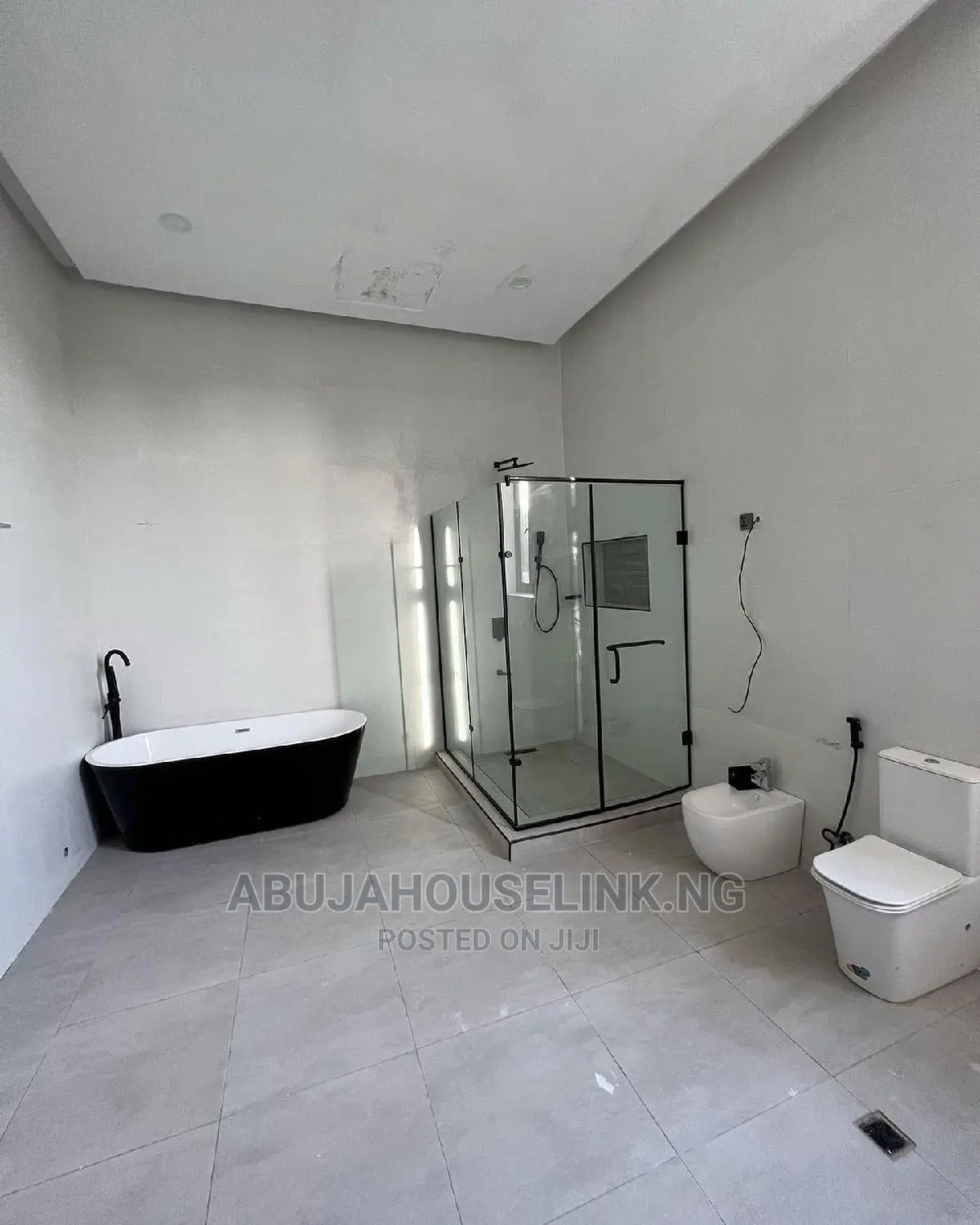 8bdrm Mansion in Asokoro Main for sale