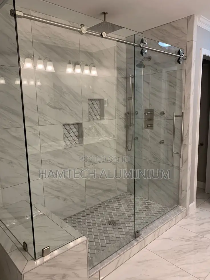 Another Design of 10mm Tampered Sliding Shower