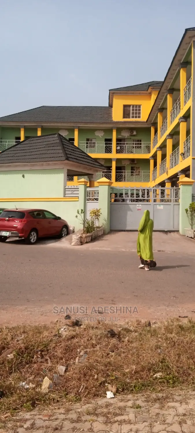 10bdrm House in Gwarimpa Estate Fct, Gwarinpa for Sale
