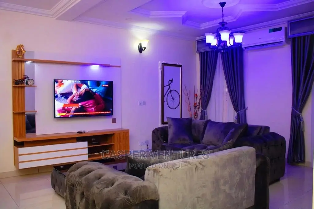 Glamorous Lightning 4-Bedroom Apartment