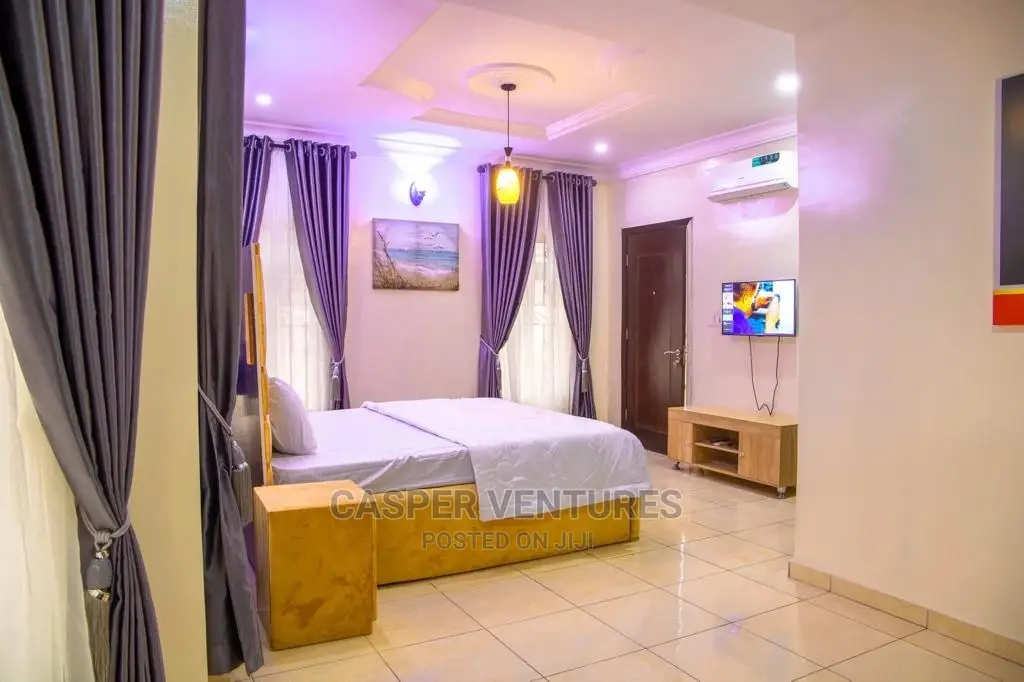 Glamorous Lightning 4-Bedroom Apartment
