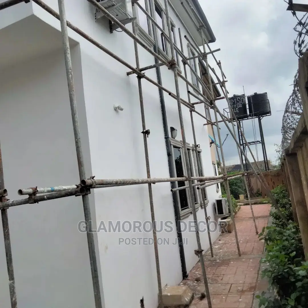 Proffessional House Paintings/Wall Screeding