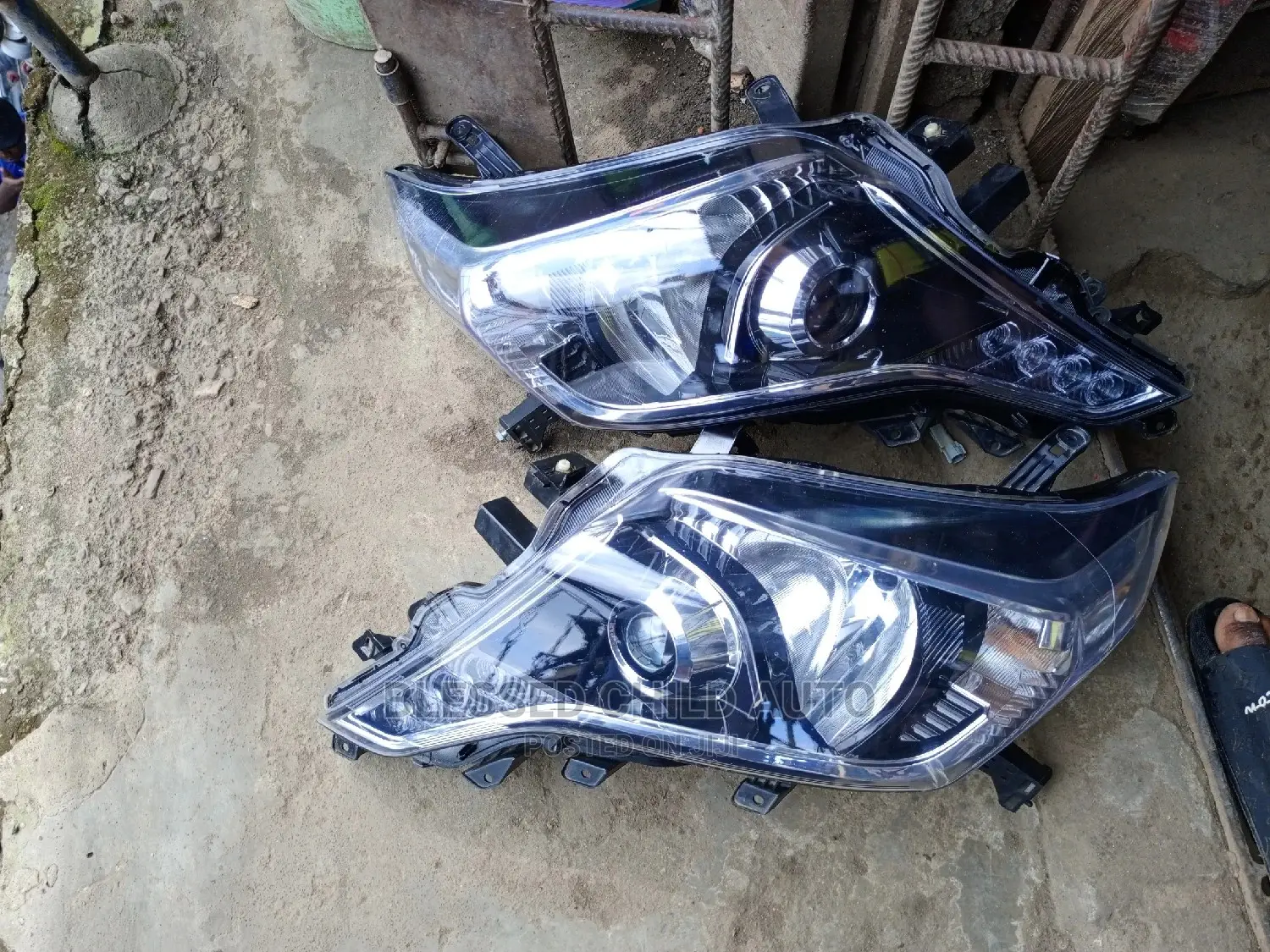 Headlamp Toyota Land Cruiser Prado 2015