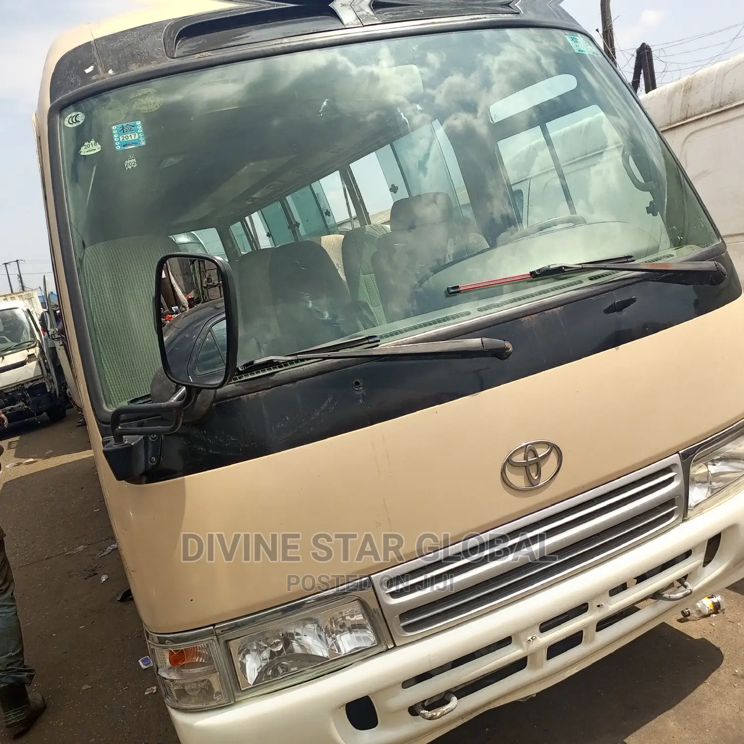 Toyota Coaster 2010 Gold