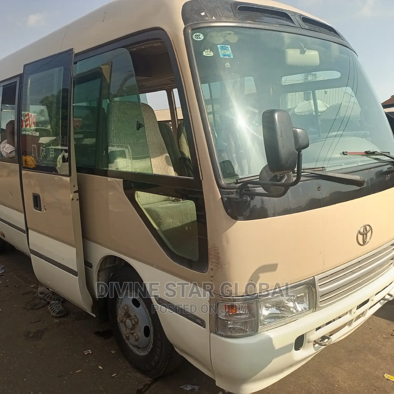 Toyota Coaster 2010 Gold