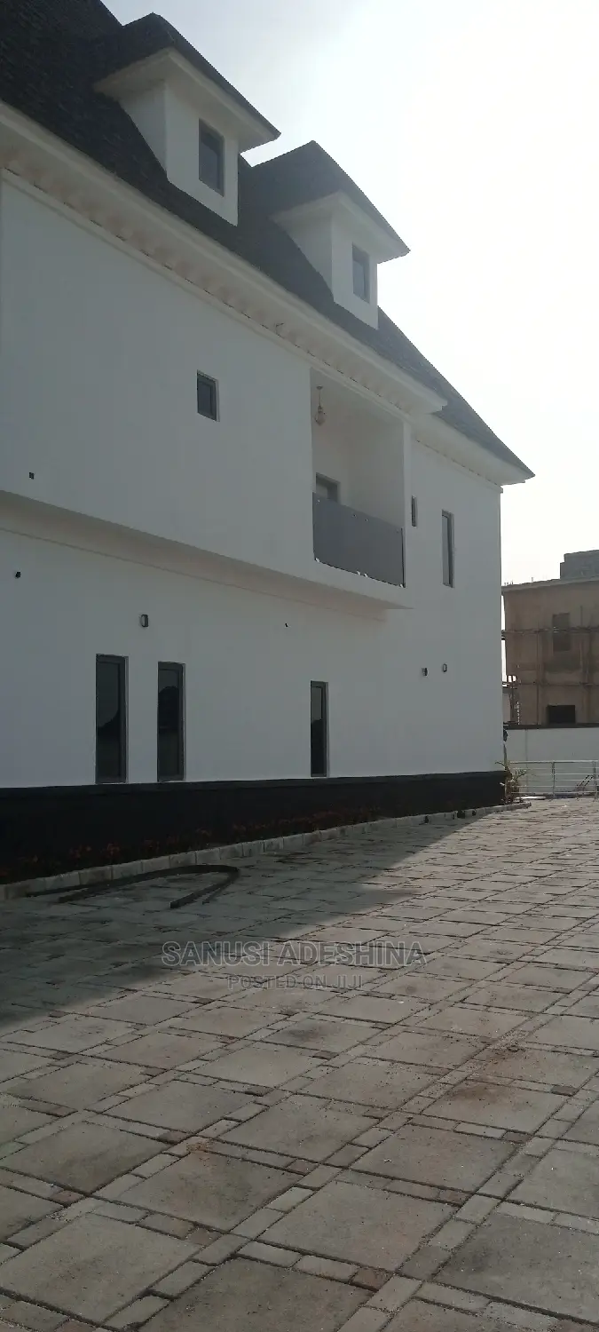 5bdrm Mansion in Gwarimpa Estate Fct, Gwarinpa for sale
